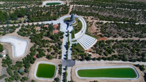 Demirel'in anıt mezarı ziyarete açıldı 10