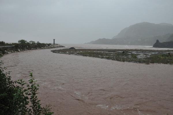Karadeniz’in rengi değişti 7