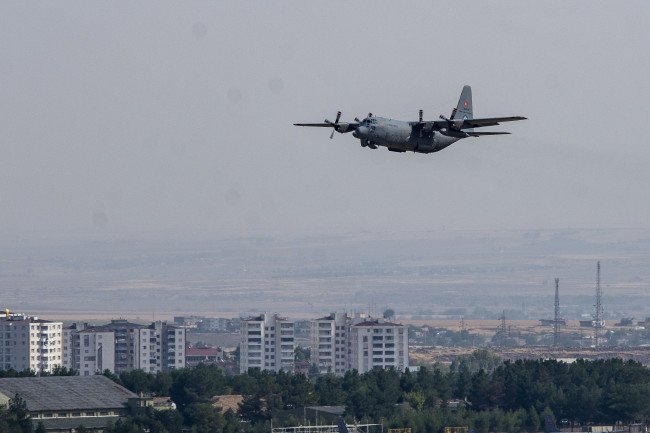 Barış Pınarı Harekatı'ndan ilk görüntüler... 3