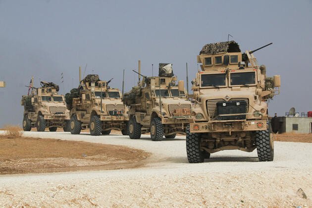 ABD askeri, uçağa zırhlı araçlar yükleyerek ayrıldı 12