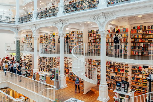 İçerisinden çıkmak istemeyeceğiniz büyüleyici kitapçılar 5