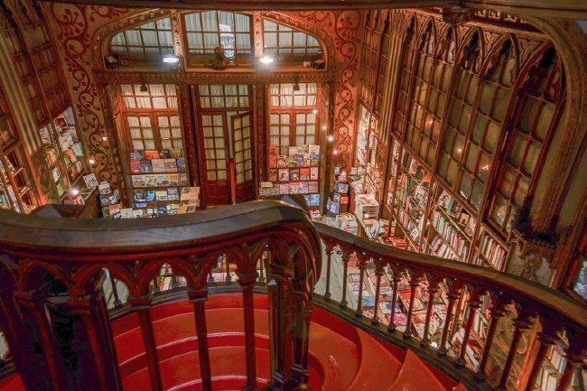 İçerisinden çıkmak istemeyeceğiniz büyüleyici kitapçılar 1