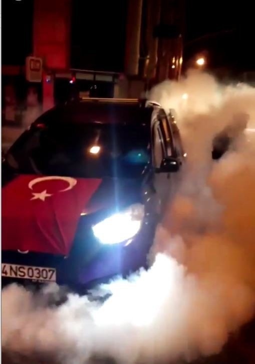 Asker uğurlayanlar ortalığı birbirine kattı 4