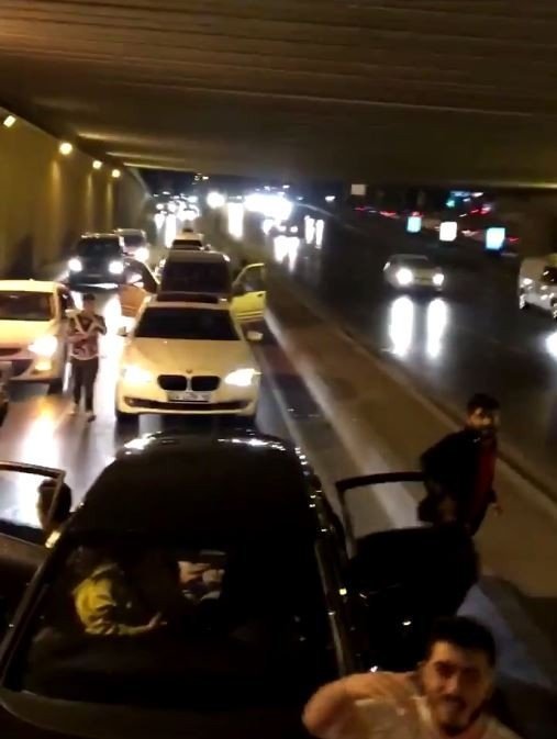 Asker uğurlayanlar ortalığı birbirine kattı 5