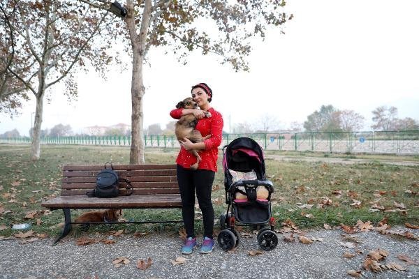 Felçli köpeğine bebek gibi bakıyor 14