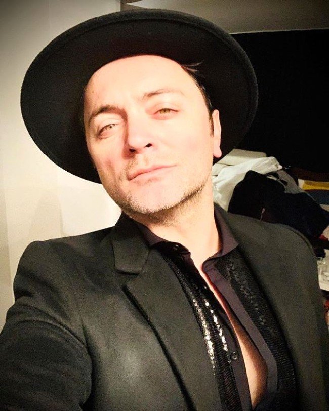 Zakkum'un solisti estetikle bambaşka biri oldu 15