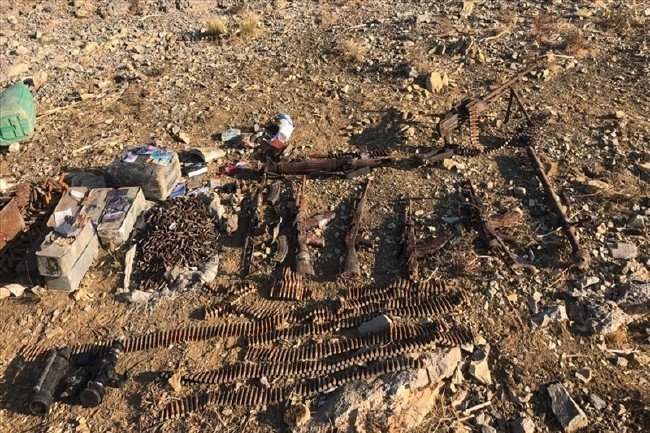 3 girişli mağarada mühimmat ele geçirildi 2