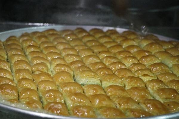 Ucuz baklavaya dikkat! İçinde neler yok ki... 4