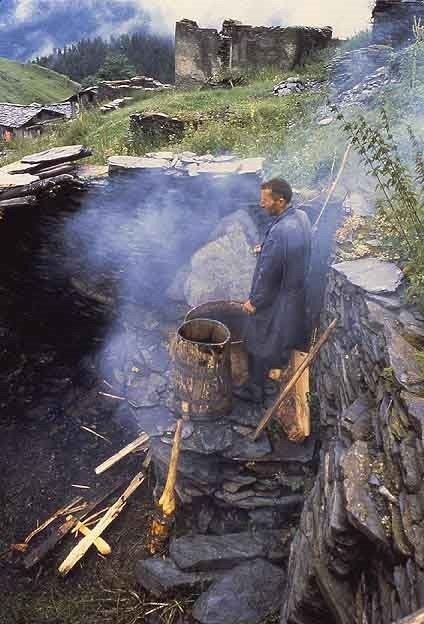 Ortaçağ'dan kalma köy güzelliğiyle büyülüyor 20