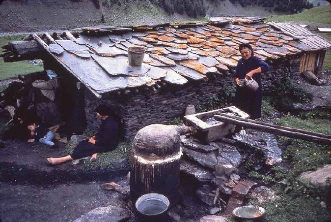 Ortaçağ'dan kalma köy güzelliğiyle büyülüyor 21