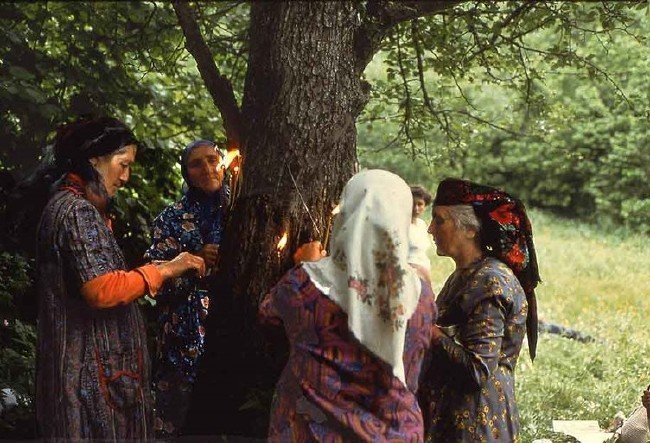 Ortaçağ'dan kalma köy güzelliğiyle büyülüyor 23