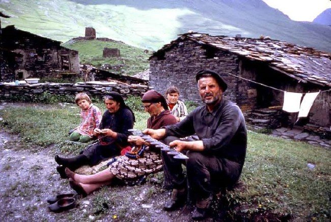 Ortaçağ'dan kalma köy güzelliğiyle büyülüyor 24