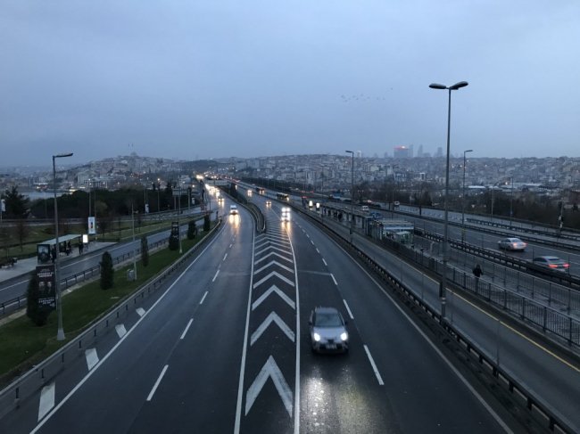 Yılın ilk günü İstanbul’da yollar boş kaldı 1
