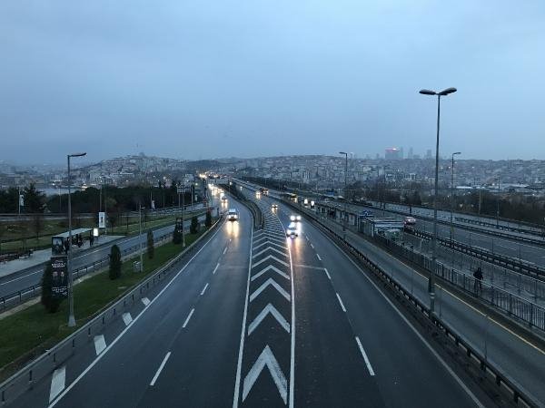 Yılın ilk günü İstanbul’da yollar boş kaldı 2