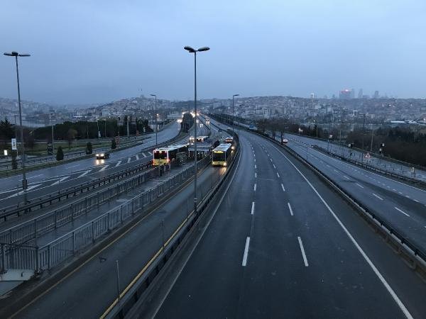 Yılın ilk günü İstanbul’da yollar boş kaldı 3