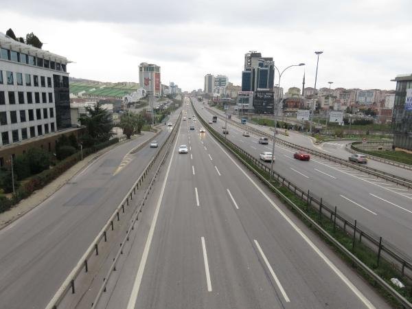 Yılın ilk günü İstanbul’da yollar boş kaldı 10
