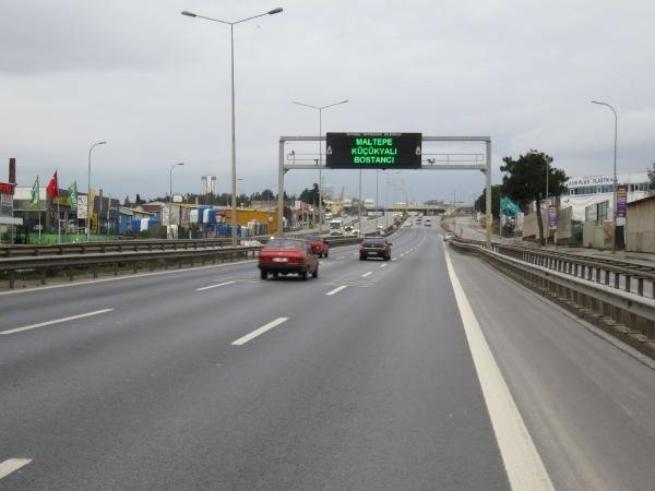 Yılın ilk günü İstanbul’da yollar boş kaldı 9