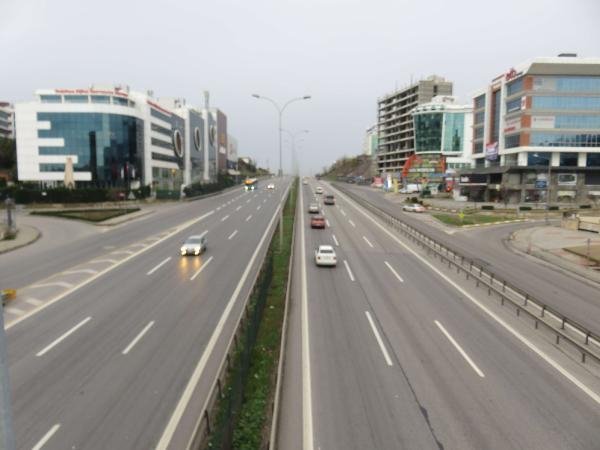 Yılın ilk günü İstanbul’da yollar boş kaldı 13