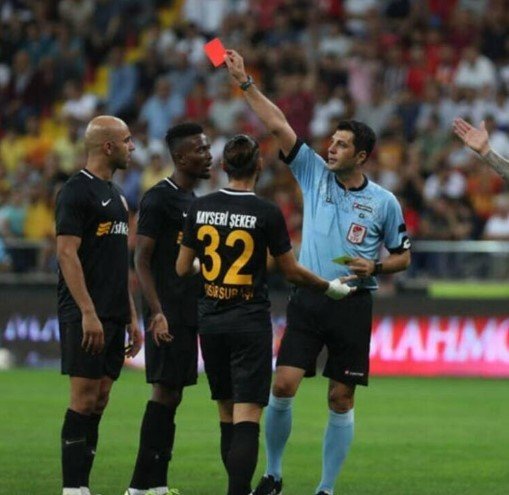 Süper Lig hakemlerinin kazancı dudak uçuklattı 24