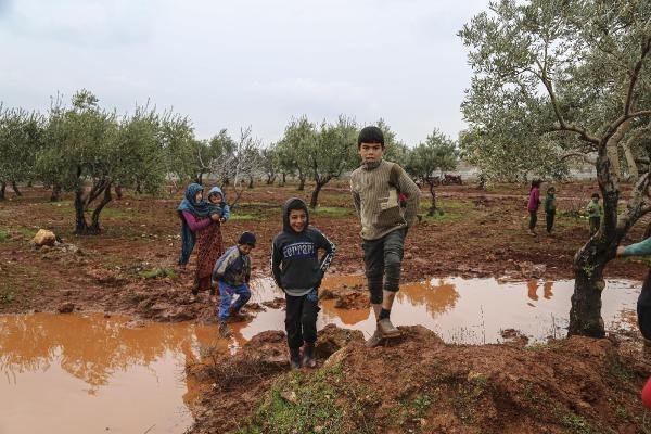 İdlib'den kaçan Suriyelilere Türkiye'den yardım eli 9