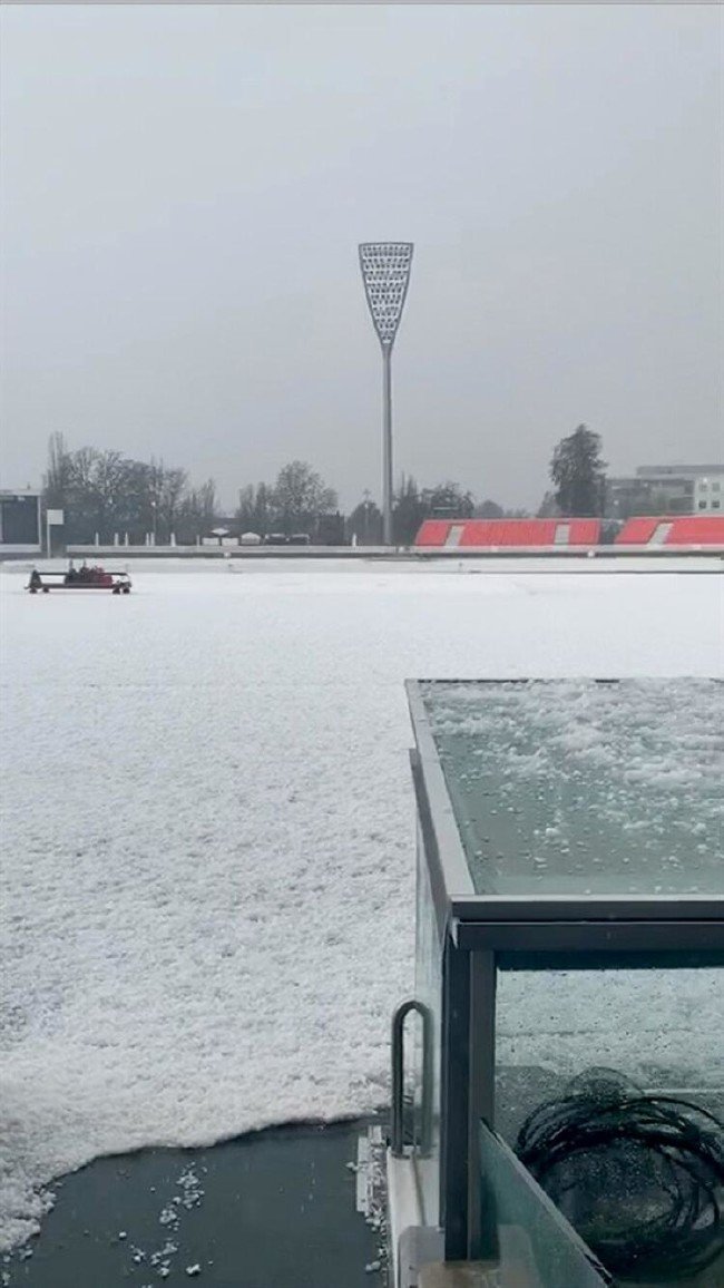 Avustralya'da felaketler bitmiyor: Yangın, toz fırtınası, dolu ve sel... 8