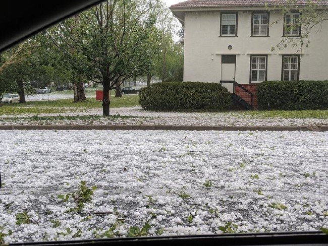 Avustralya'da felaketler bitmiyor: Yangın, toz fırtınası, dolu ve sel... 12