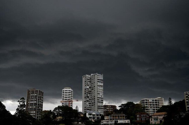 Avustralya'da felaketler bitmiyor: Yangın, toz fırtınası, dolu ve sel... 18