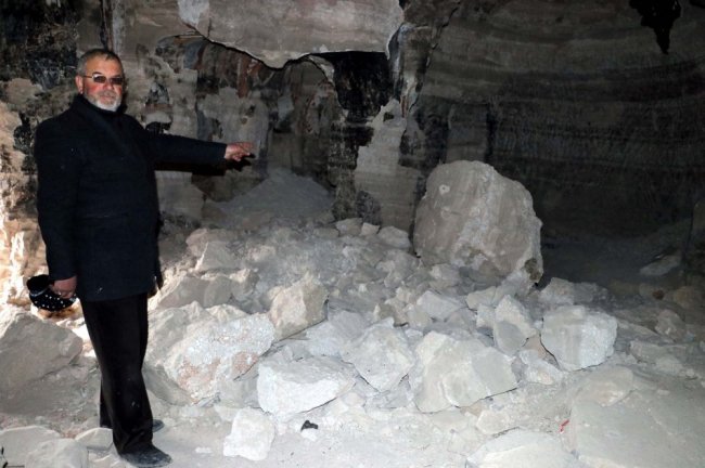 Tarihi kilisede utandıran görüntüler! 1