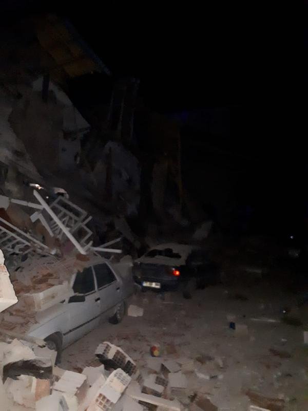 Elazığ'daki deprem sonrası ilk fotoğraflar 34