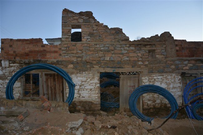 Elazığ ve Malatya'da ağır bilanço 77