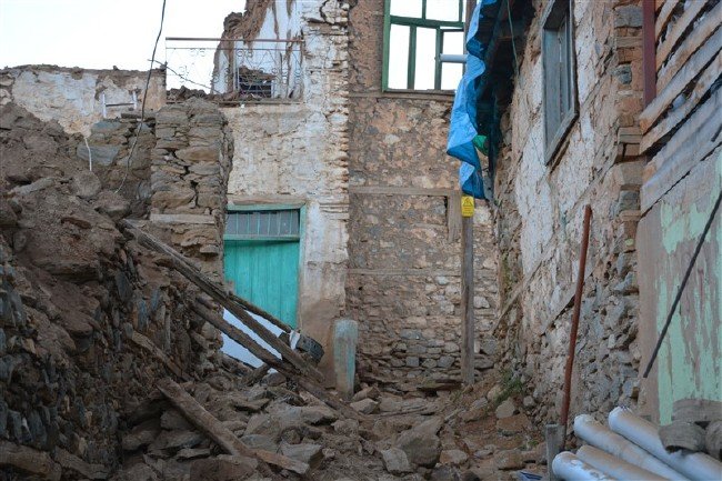 Elazığ ve Malatya'da ağır bilanço 79