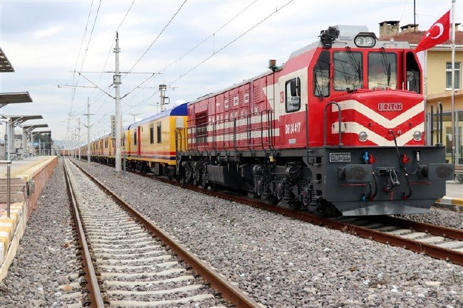 TCDD'nin yardım treni Elazığ'da 3