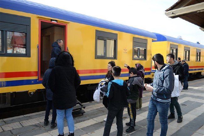TCDD'nin yardım treni Elazığ'da 13