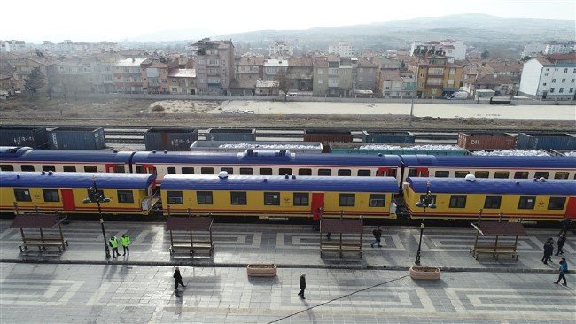 TCDD'nin yardım treni Elazığ'da 25