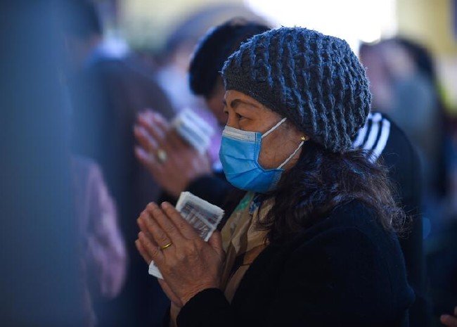 Wuahan cesetler sokaktan toplanıyor 28