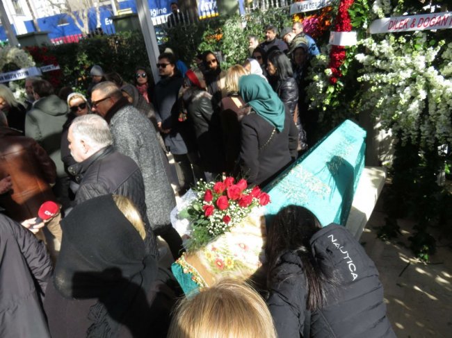 Önce uçak saatini sonra koltuğunu değiştirmiş 1