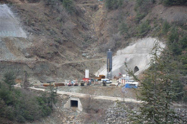 Her gün dağı 2 metre deliyorlar 3