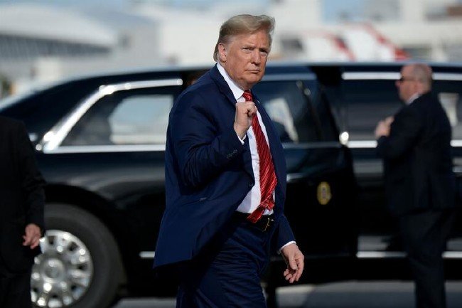 Trump yarışların startını 'canavarla' verdi 6