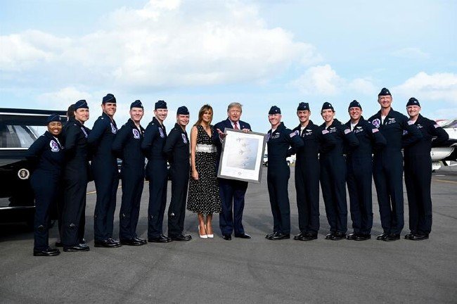 Trump yarışların startını 'canavarla' verdi 9