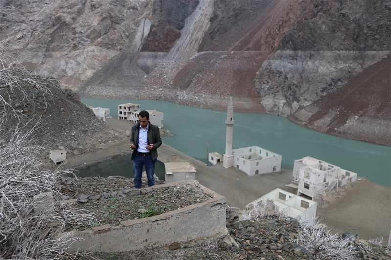 Baraj suyu çekildi, tarihi köy ortaya çıktı 1