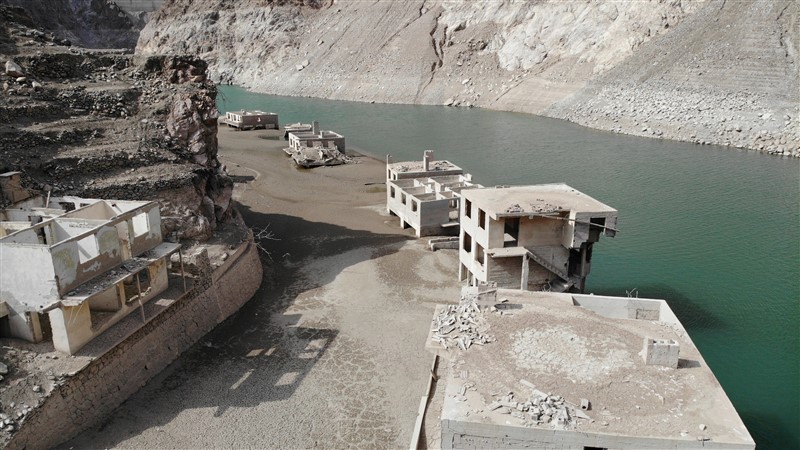 Baraj suyu çekildi, tarihi köy ortaya çıktı 13