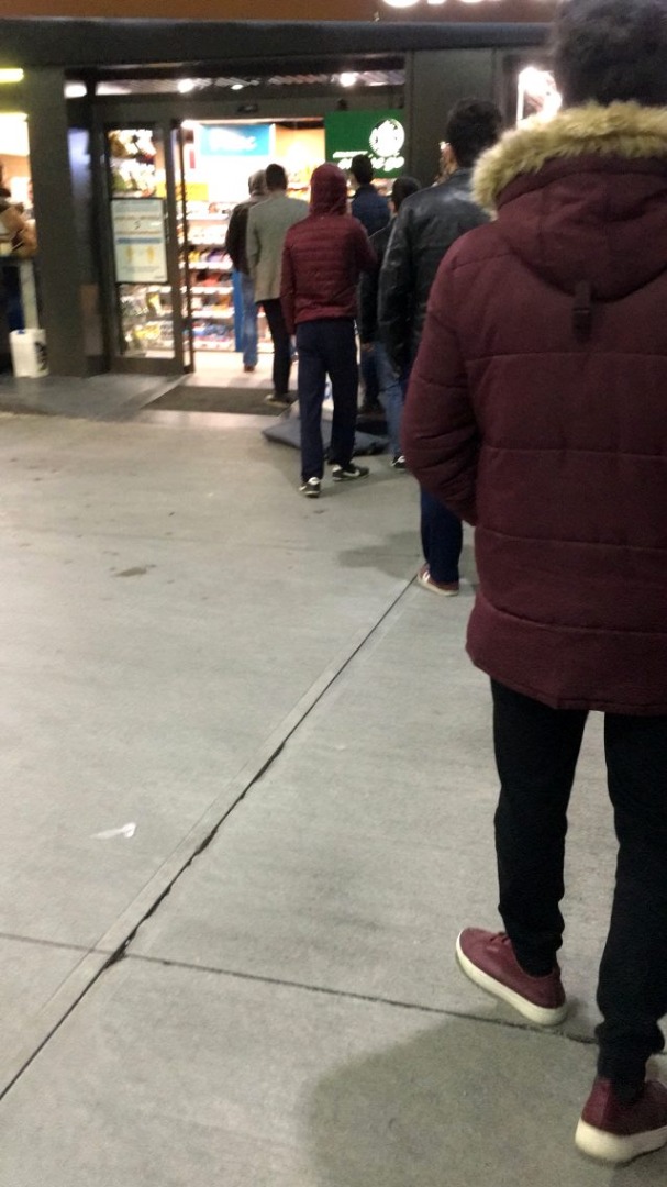 Sokağa çıkma yasağının ardından vatandaşlar market ve fırınlara akın etti 1