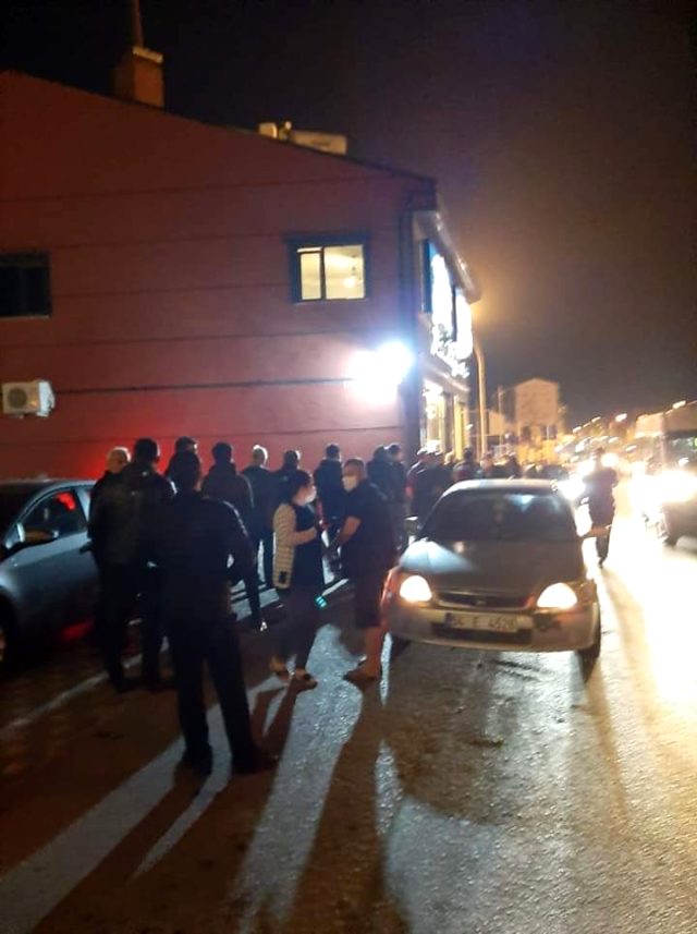 Sokağa çıkma yasağının ardından vatandaşlar market ve fırınlara akın etti 6