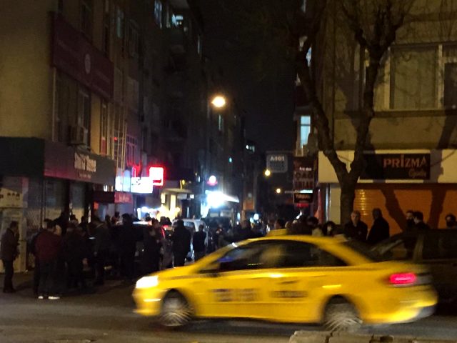 Sokağa çıkma yasağının ardından vatandaşlar market ve fırınlara akın etti 10