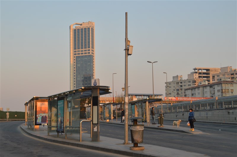 İstanbul böylesini hiç görmedi! İşte sokağa çıkma yasağı sonrası ilk sabah 12