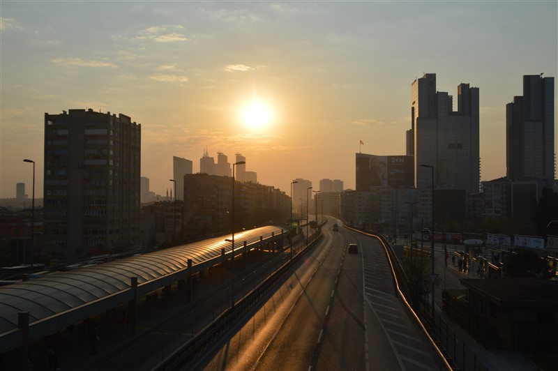 İstanbul böylesini hiç görmedi! İşte sokağa çıkma yasağı sonrası ilk sabah 11