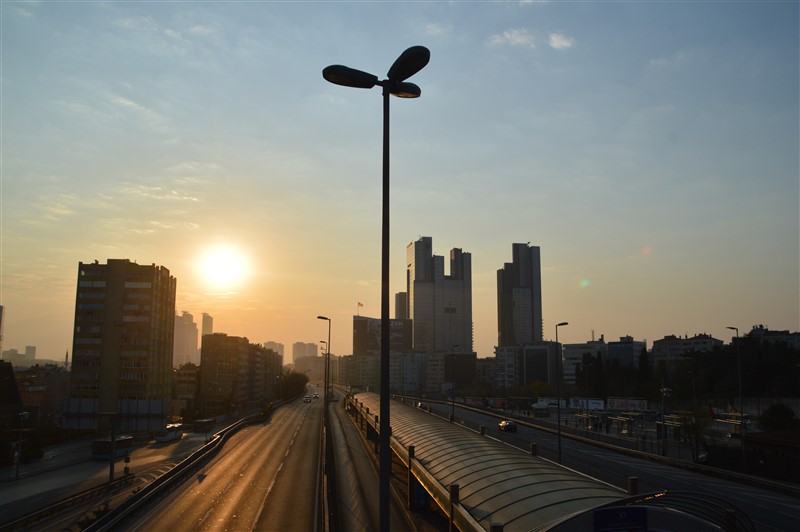 İstanbul böylesini hiç görmedi! İşte sokağa çıkma yasağı sonrası ilk sabah 25