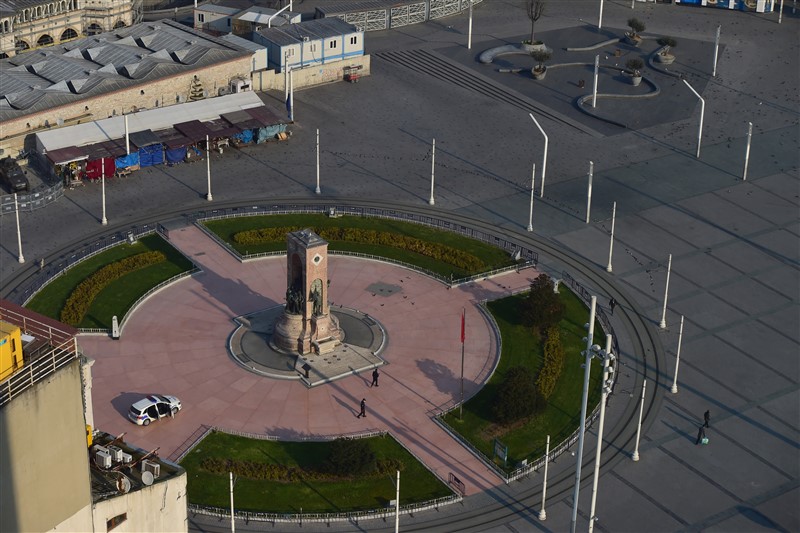 İstanbul böylesini hiç görmedi! İşte sokağa çıkma yasağı sonrası ilk sabah 30