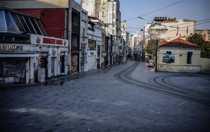 İstanbul böylesini hiç görmedi! İşte sokağa çıkma yasağı sonrası ilk sabah 43