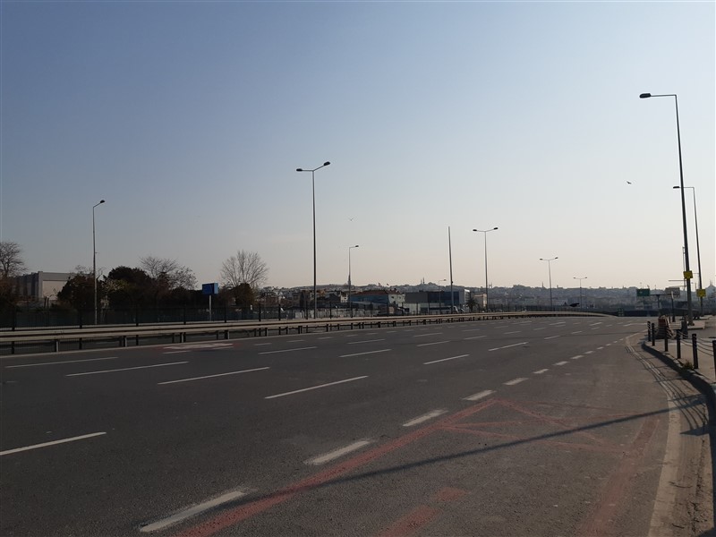 İstanbul böylesini hiç görmedi! İşte sokağa çıkma yasağı sonrası ilk sabah 49